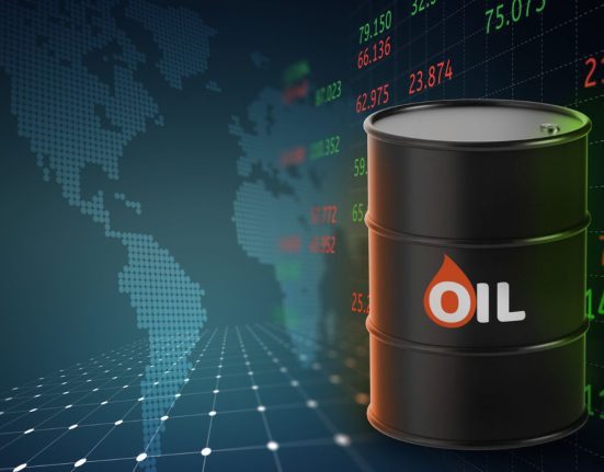 Crude Oil Futures Market Sees Resumed Downtrend as Open Interest and Volume Decline